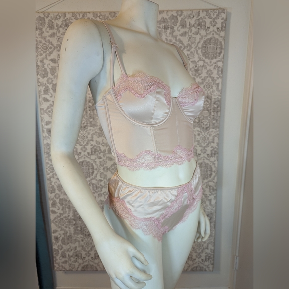 Victoria's Secret Bustier and Panty Set Pale Peach and Light Pink 34C & Medium - Picture 6 of 16